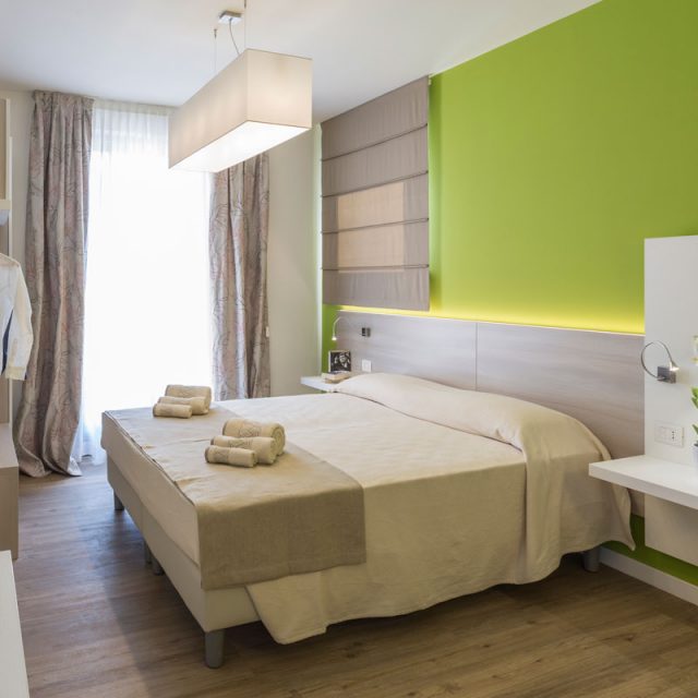 https://www.gruppo5.it/wp-content/uploads/2019/03/arredamenti-beb-garda-4-640x640.jpg