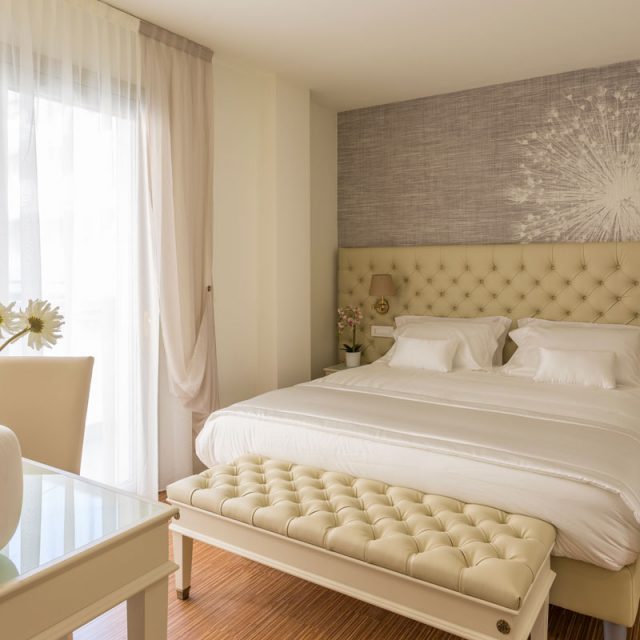 https://www.gruppo5.it/wp-content/uploads/2019/03/arredo-classico-hotel-valdagno-640x640.jpg