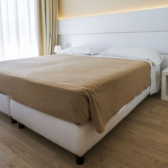 https://www.gruppo5.it/wp-content/uploads/2019/03/contract-hotel-bardolino-3-640x640.jpg