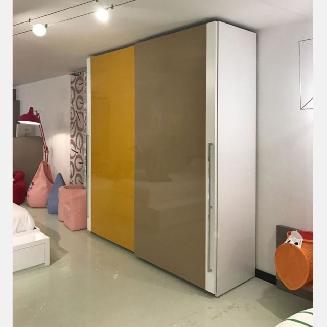 https://www.gruppo5.it/wp-content/uploads/2019/05/3-armadio-vetro-occasioni-gruppo5-640x640.jpg