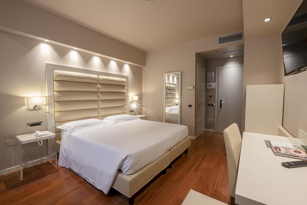3--rinnovo-arredo-hotel-elegante