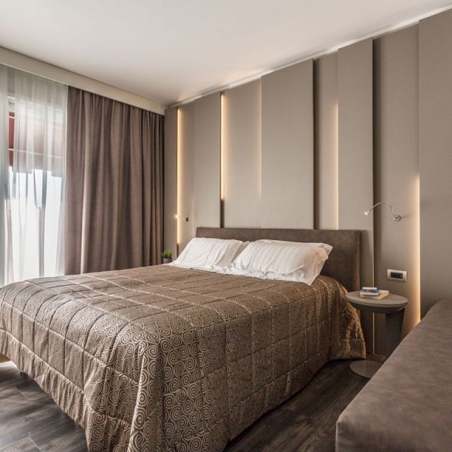 https://www.gruppo5.it/wp-content/uploads/2020/07/2-arredo-hotel-moderno-verona-640x640.jpg