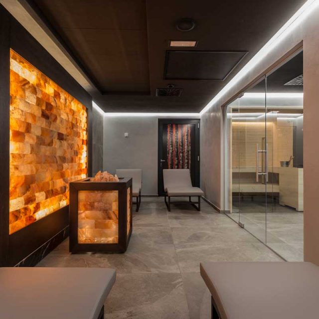 https://www.gruppo5.it/wp-content/uploads/2020/07/24-arredo-spa-wellness-lusso-640x640.jpg
