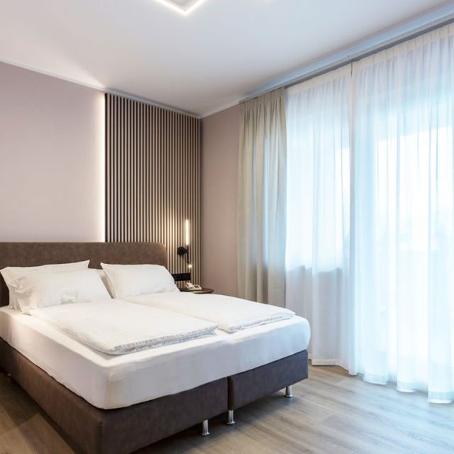 https://www.gruppo5.it/wp-content/uploads/2020/07/3a-arredamento-hotel-moderno-minimale-640x640.jpg