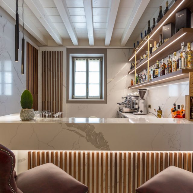 https://www.gruppo5.it/wp-content/uploads/2020/07/5-arredo-bar-contemporaneo-villa-zoppi-verona-640x640.jpg