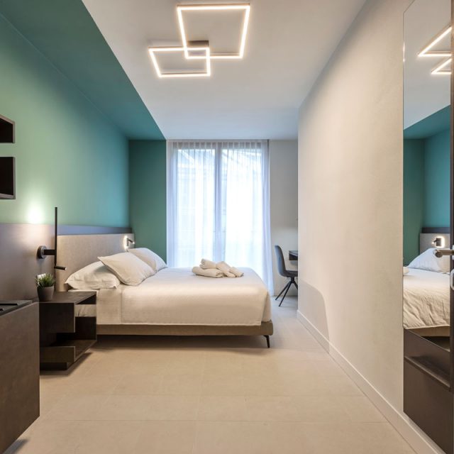 https://www.gruppo5.it/wp-content/uploads/2020/11/1-arredo-moderno-hotel-guest-house-trento-640x640.jpg