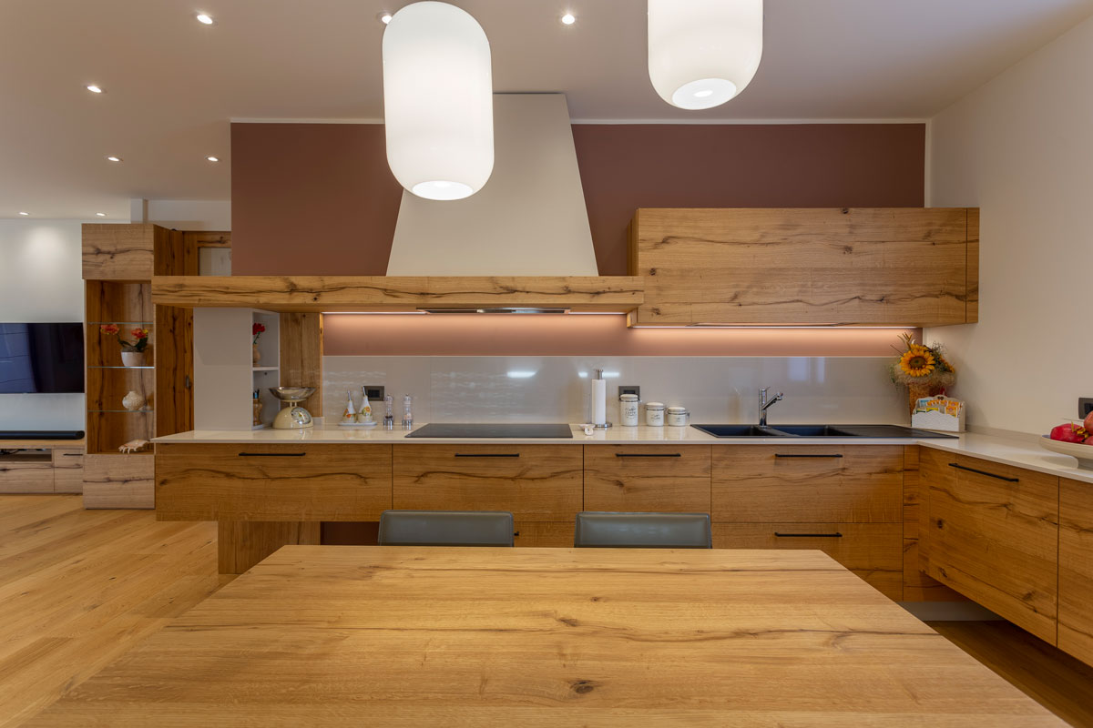 15-zona-giorno-cucina-moderna-in-legno-naturale
