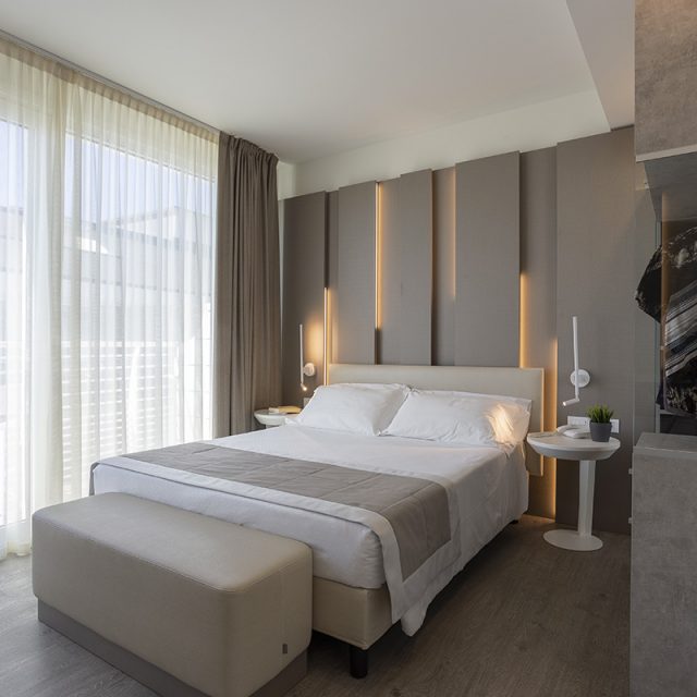 https://www.gruppo5.it/wp-content/uploads/2022/06/1-hotel-design-moderno-elegante-640x640.jpg