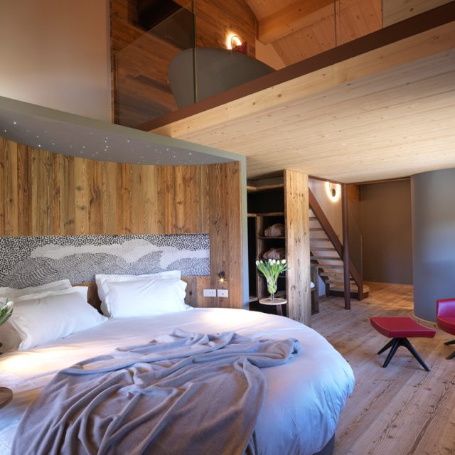 https://www.gruppo5.it/wp-content/uploads/2022/07/1-camera-hotel-design-montagna-legno-portule-640x640.jpg