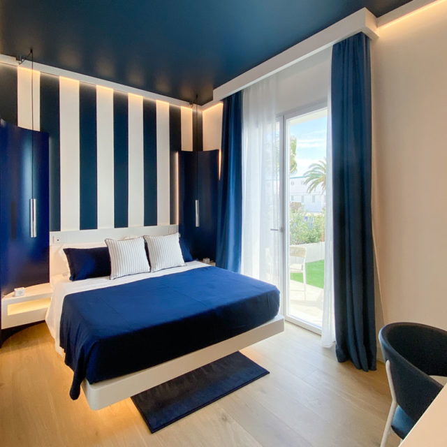 https://www.gruppo5.it/wp-content/uploads/2022/10/arredo-hotel-nautilus-stile-marinaro-1-640x640.jpg