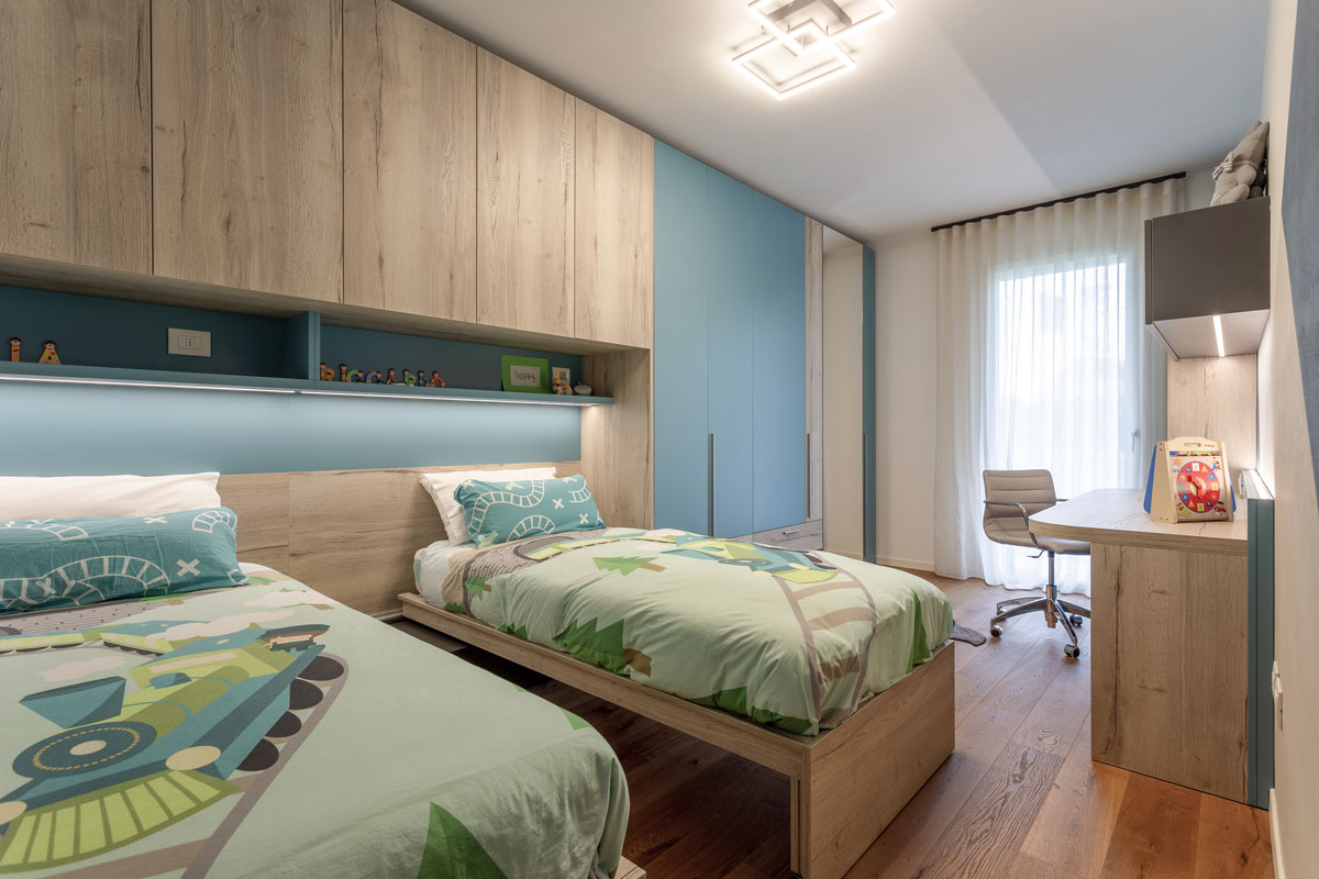 4-arredo-moderno-cameretta-doppia-bimbi https://www.gruppo5.it/wp-content/uploads/2023/02/4-arredo-moderno-cameretta-doppia-bimbi-640x640.jpg