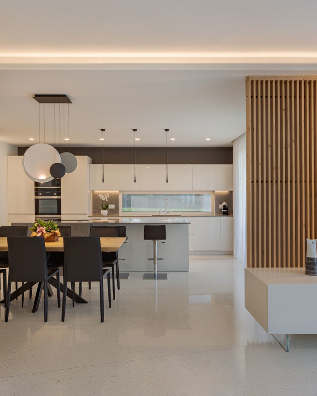 https://www.gruppo5.it/wp-content/uploads/2023/10/1-arredo-casa-moderno-su-misura-640x800.jpg
