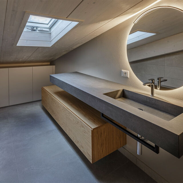 https://www.gruppo5.it/wp-content/uploads/2025/01/5-mobile-bagno-mansarda-su-misura-640x640.jpg