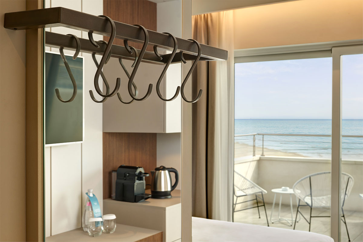 4-arredamento-hotel-raffinato-jesolo-legno-cannettato