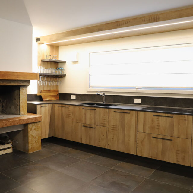 https://www.gruppo5.it/wp-content/uploads/2025/05/progetto-taverna-cucina-su-misura-2-640x640.jpg