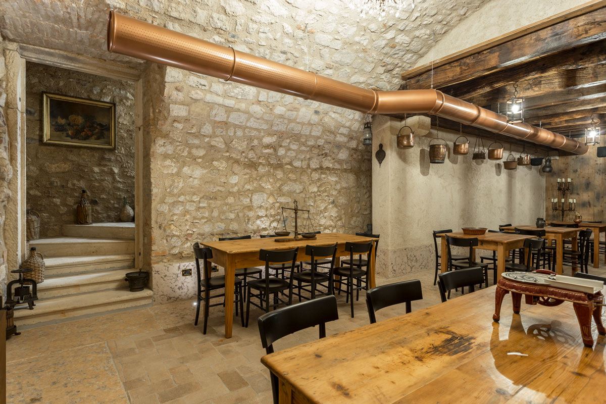 18-arredo-rustico-moderno-sala-degustazione 18-arredo-rustico-moderno-sala-degustazione