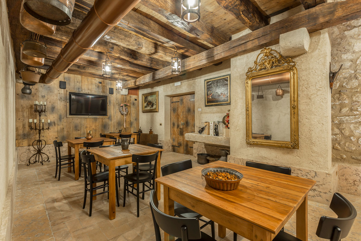 22-arredo-rustico-moderno-sala-degustazione 22-arredo-rustico-moderno-sala-degustazione