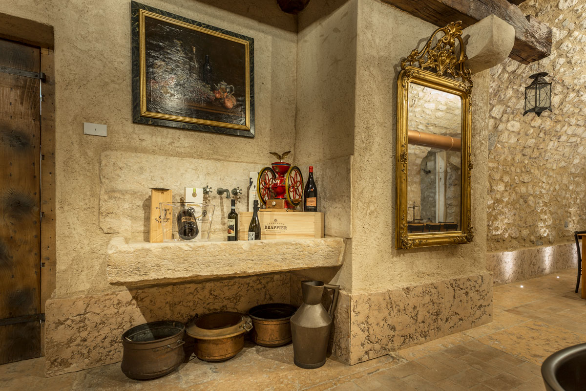 9-arredo-rustico-moderno-sala-degustazione 9-arredo-rustico-moderno-sala-degustazione