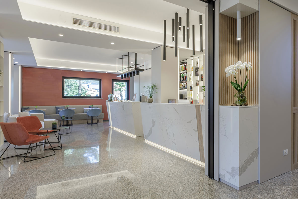 arredo-reception-hotel-moderno-su-misura-2 arredo-reception-hotel-moderno-su-misura-2