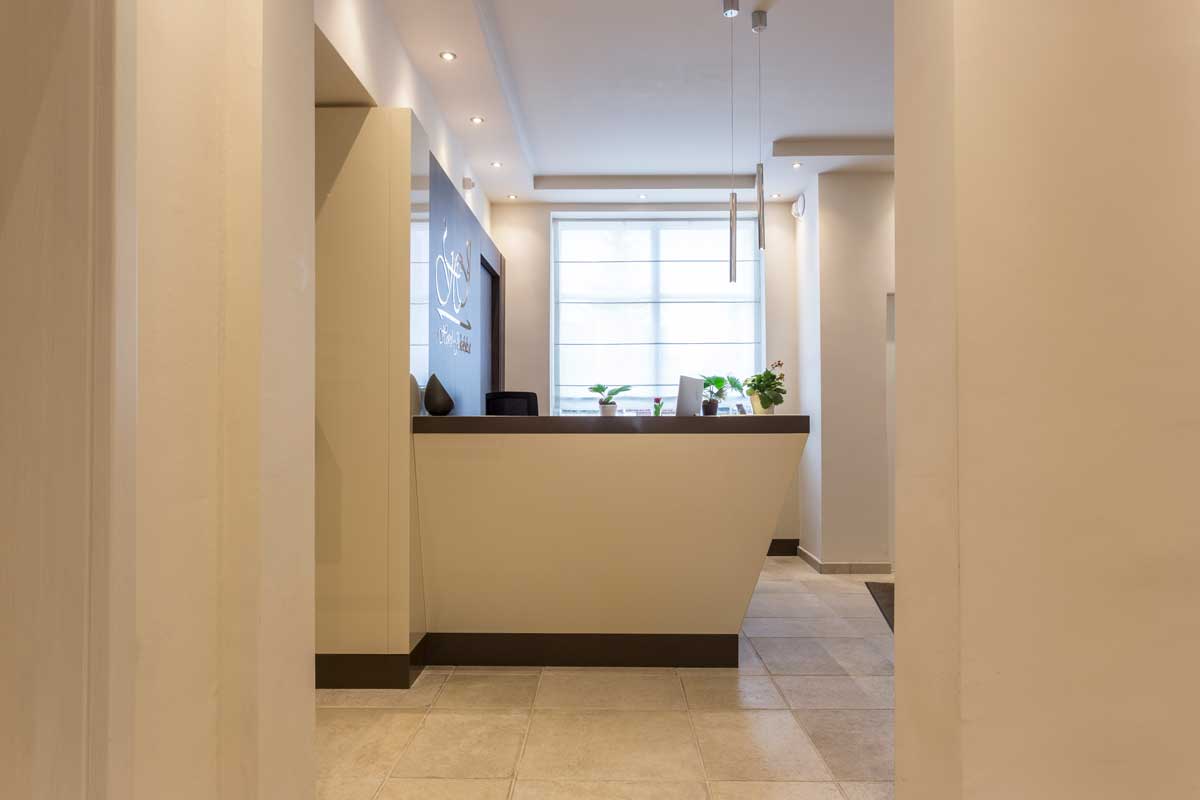 arredo-reception-elegante-su-misura-11 arredo-reception-elegante-su-misura-11