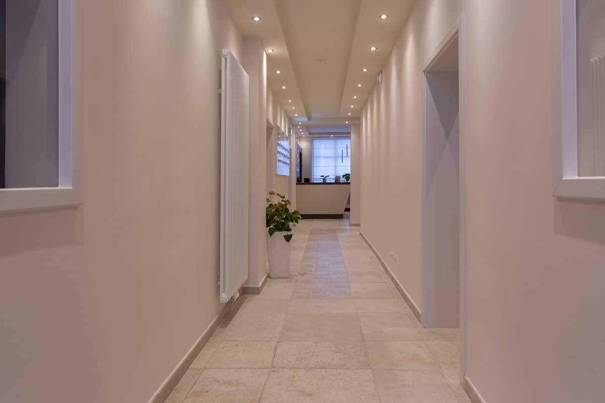 arredo-reception-elegante-su-misura-4 arredo-reception-elegante-su-misura-4
