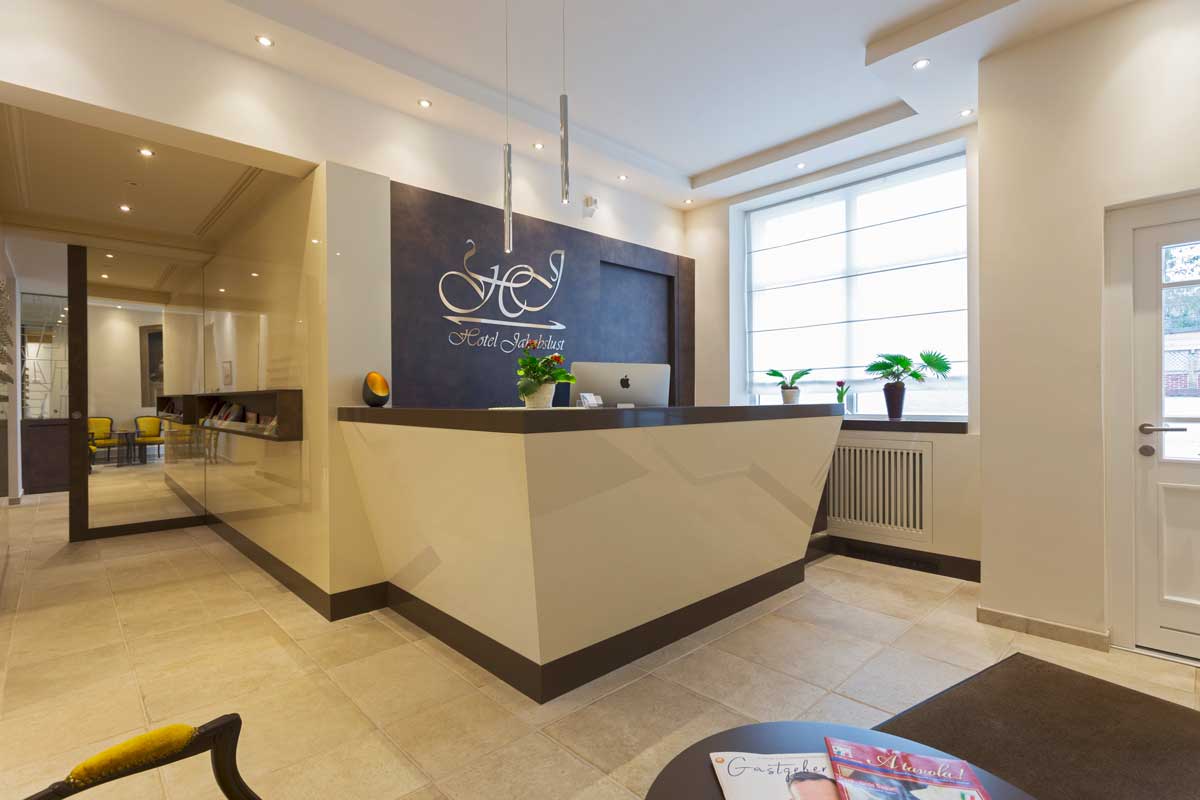 arredo-reception-elegante-su-misura-5 arredo-reception-elegante-su-misura-5