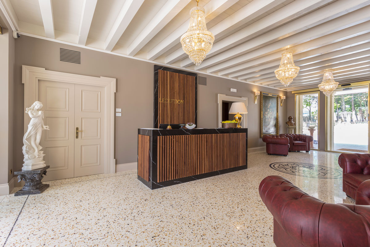 arredo-reception-hotel-di-lusso-verona-16 arredo-reception-hotel-di-lusso-verona-16