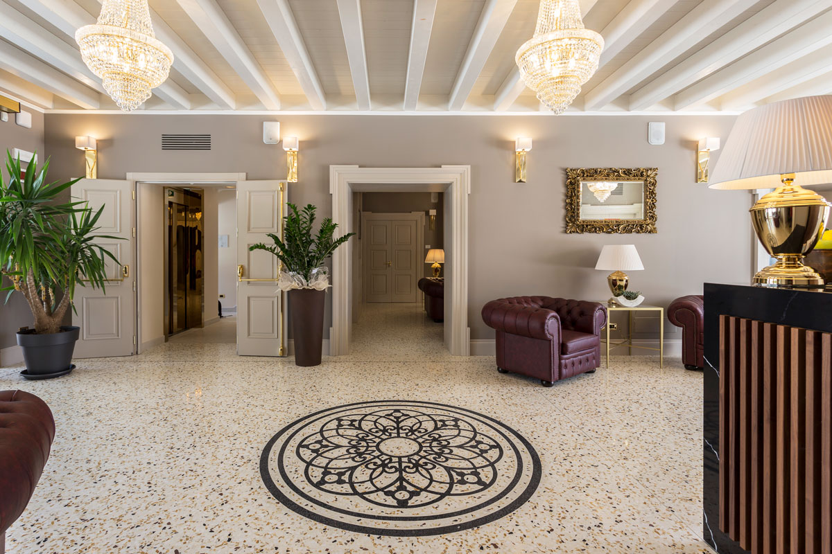 arredo-reception-hotel-di-lusso-verona-17 arredo-reception-hotel-di-lusso-verona-17
