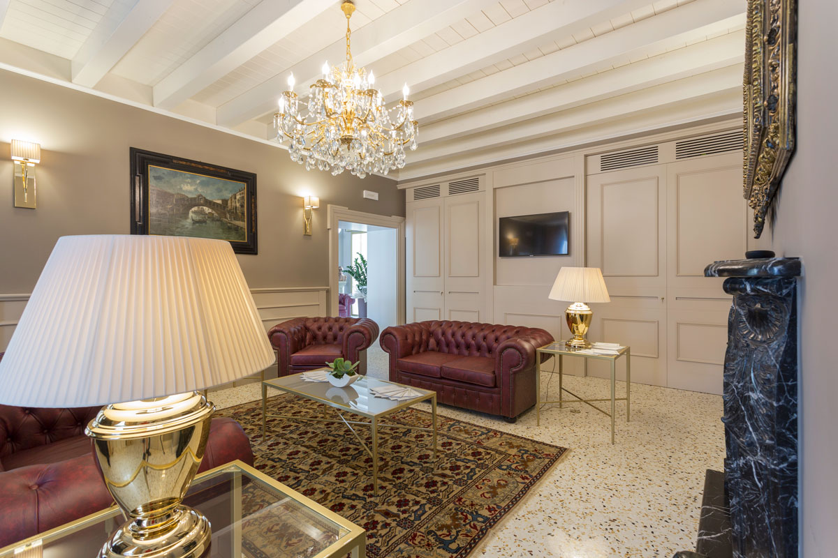 arredo-reception-hotel-di-lusso-verona-2 arredo-reception-hotel-di-lusso-verona-2