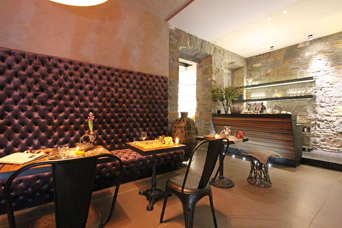 reception-industrial-chic-hotel-trieste-con-seduta-capitone-12 reception-industrial-chic-hotel-trieste-con-seduta-capitone-12