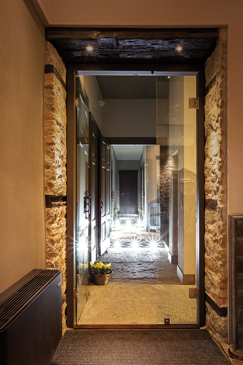 reception-industrial-chic-hotel-trieste-con-seduta-capitone-7 reception-industrial-chic-hotel-trieste-con-seduta-capitone-7