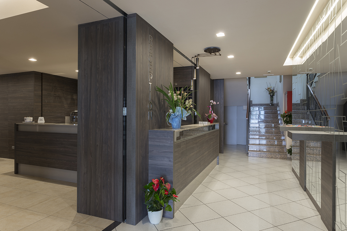 reception-moderna-legno-1 reception-moderna-legno-1