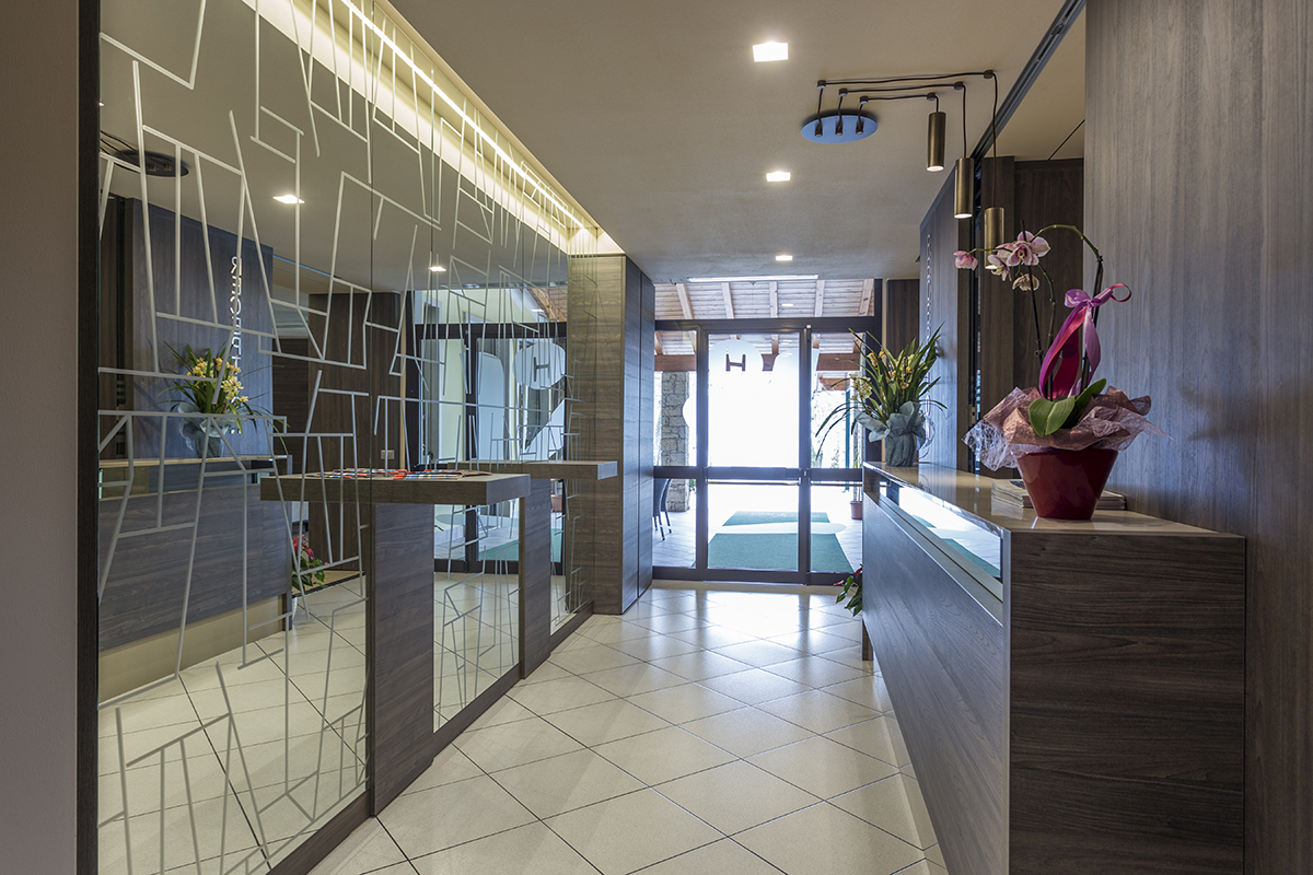 reception-moderna-legno-3 reception-moderna-legno-3
