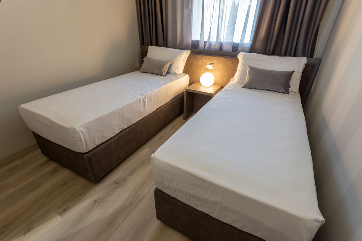 arredo-residence-moderno-minimal-bardolino-7 arredo-residence-moderno-minimal-bardolino-7