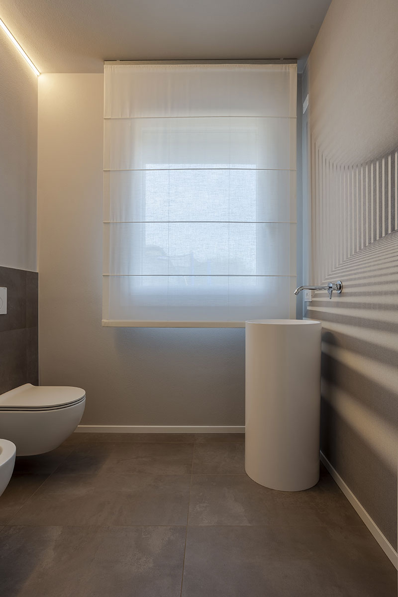 https://www.gruppo5.it/wp-content/uploads/2025/12/arredo-bagno-design-minimal-1.jpg