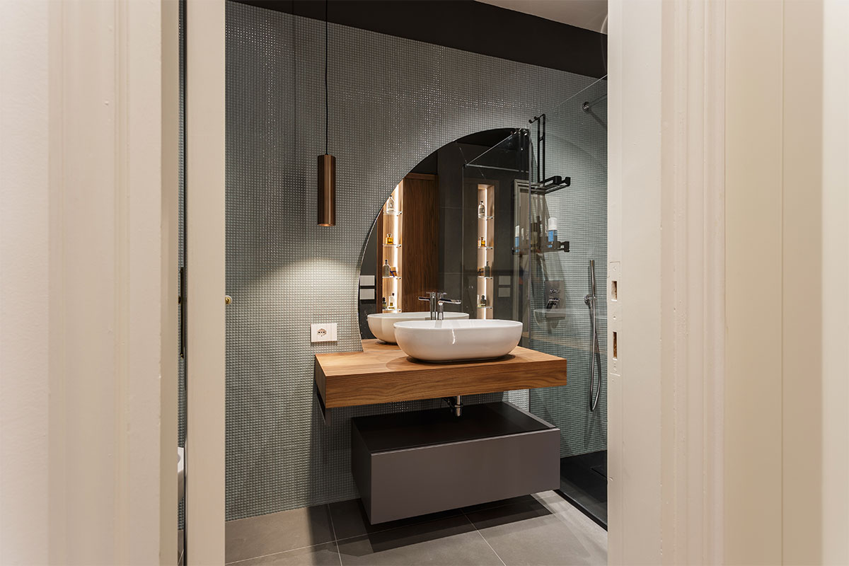 arredo-bagno-moderno-legno-su-misura-1 Arredamenti per mobili da bagno su misura