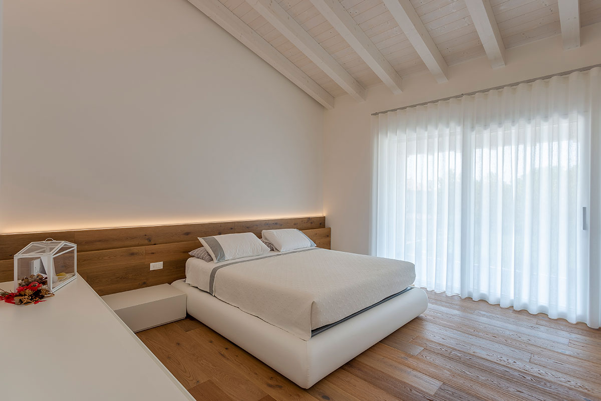 https://www.gruppo5.it/wp-content/uploads/2025/12/arredo-camera-matrimoniale-testiera-contenitore-217-7.jpg