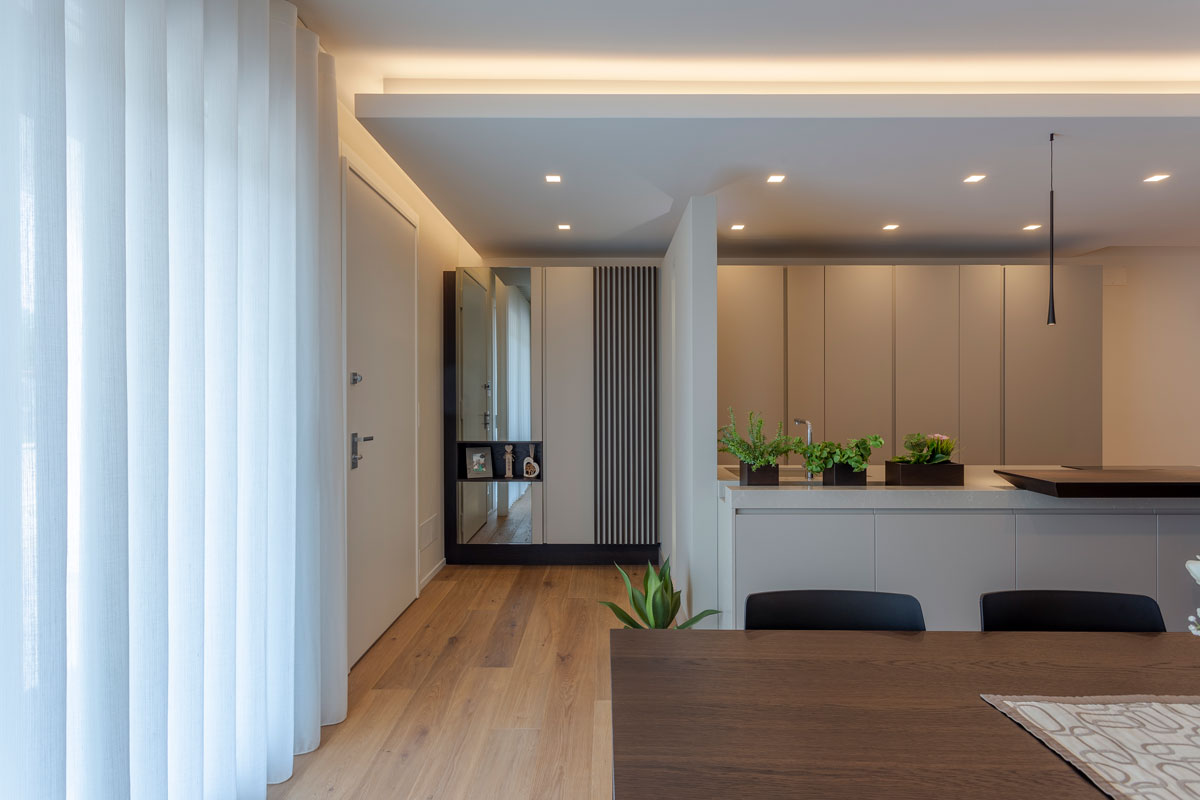 https://www.gruppo5.it/wp-content/uploads/2025/12/arredo-casa-moderna-cucina-a-scomparsa-2.jpg