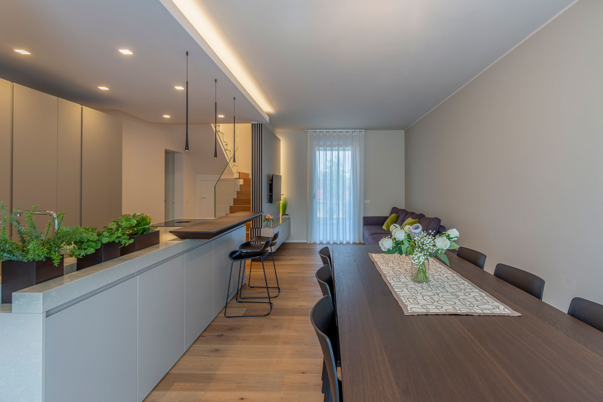 https://www.gruppo5.it/wp-content/uploads/2025/12/arredo-casa-moderna-cucina-a-scomparsa-5.jpg