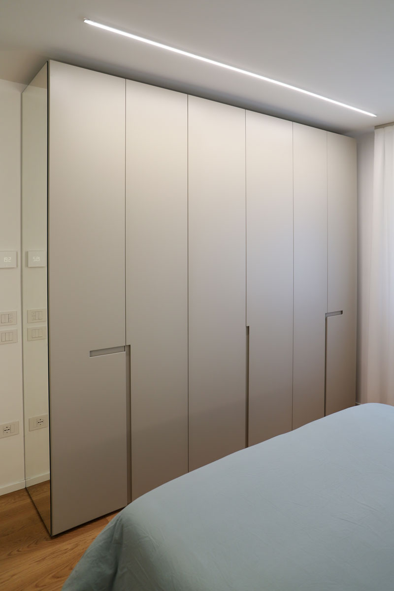 https://www.gruppo5.it/wp-content/uploads/2025/12/progetto-casa-camera-matrimoniale-moderna-minimal-10.jpg