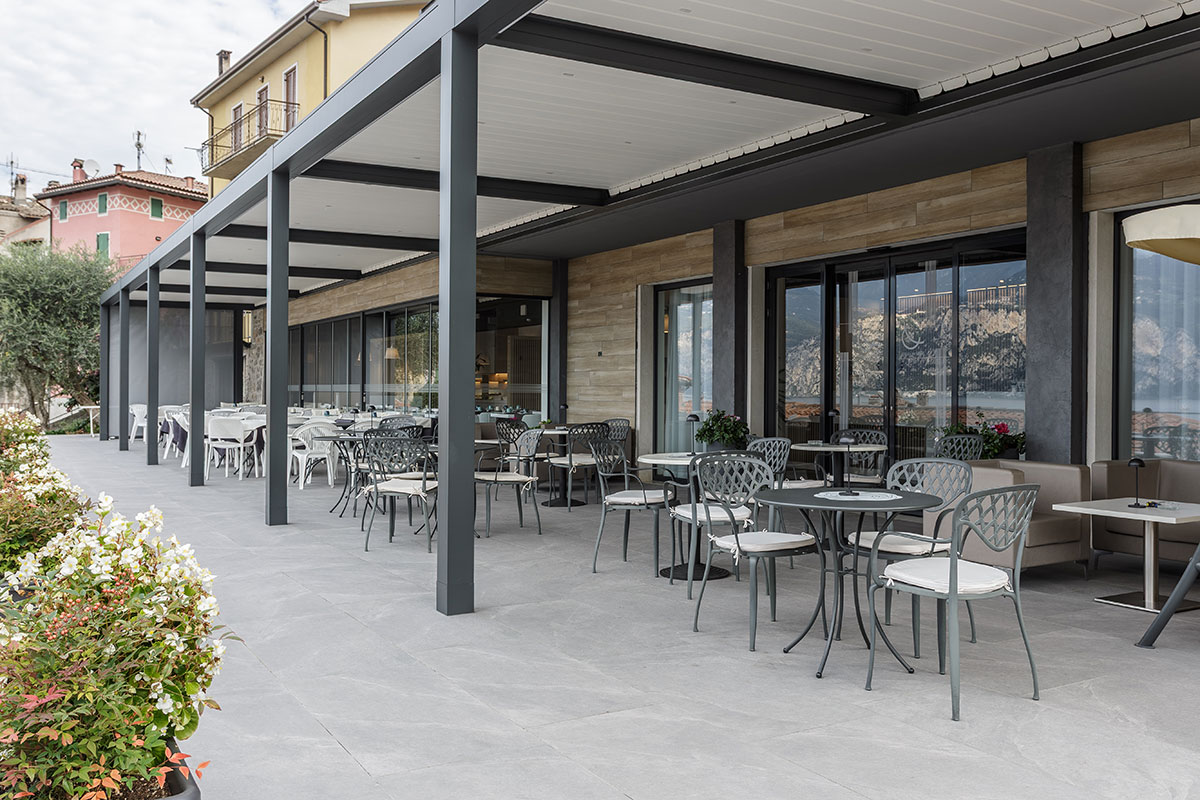 https://www.gruppo5.it/wp-content/uploads/2026/01/arredi-esterni-hotel-garni-selene-malcesine-5.jpg