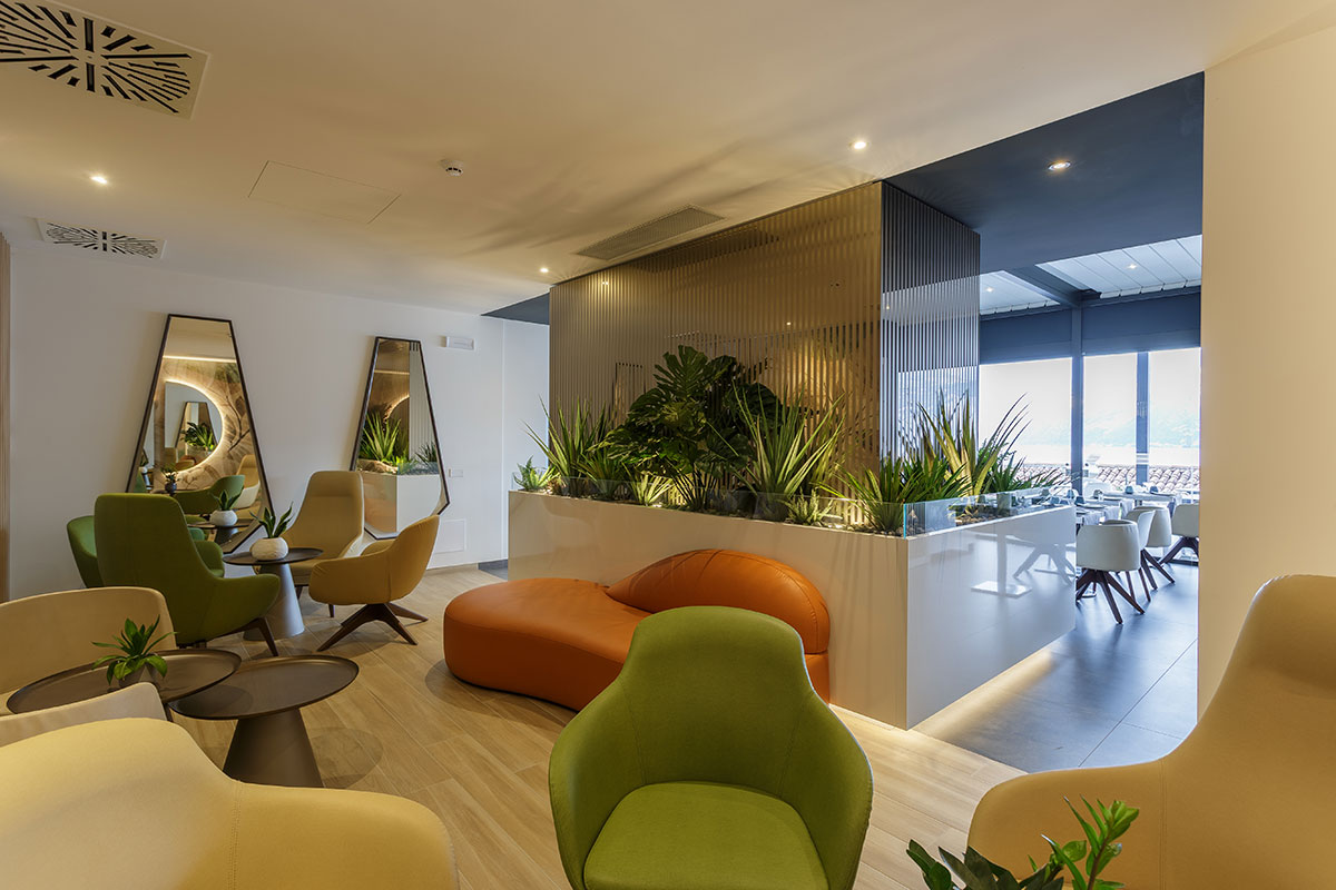 https://www.gruppo5.it/wp-content/uploads/2026/01/arredi-personalizzati-hotel-garni-selene-malcesine-1.jpg