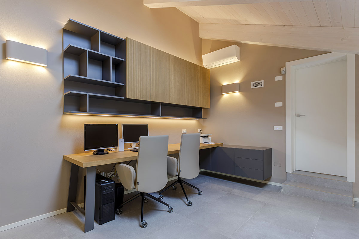 https://www.gruppo5.it/wp-content/uploads/2026/02/mobili-ufficio-in-legno-su-misura-1.jpg