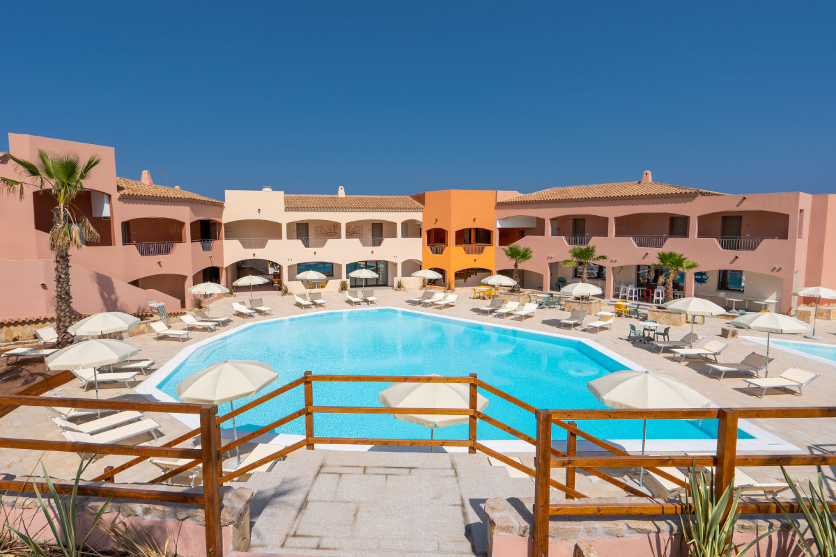 https://www.gruppo5.it/wp-content/uploads/2026/02/red-sun-village-arredo-piscine.jpg