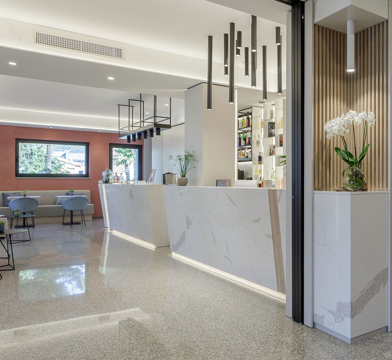 progettazione-3d-receptions-hotel-gruppo5 Reception e bar di hotel in marmo bianco progettata e realizzata su misura da Gruppo 5