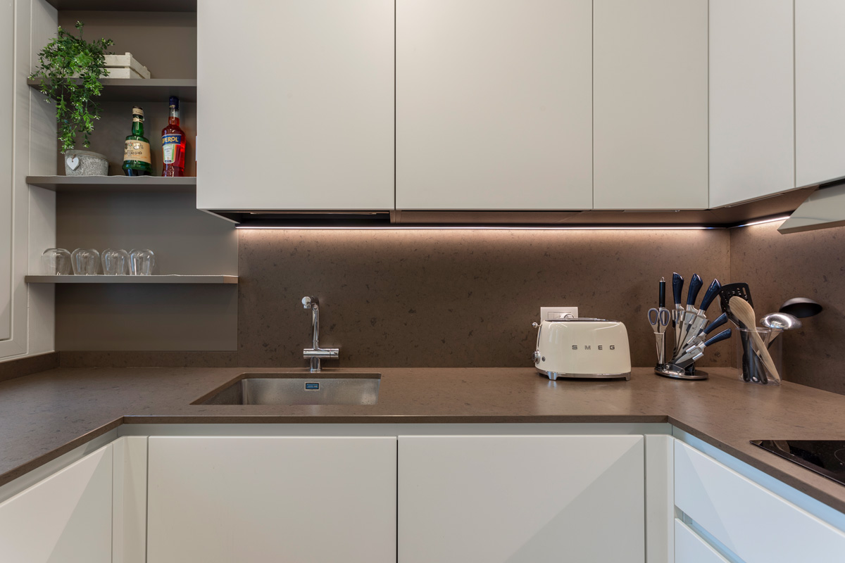 zona-giorno-design-moderno-colorato-1
