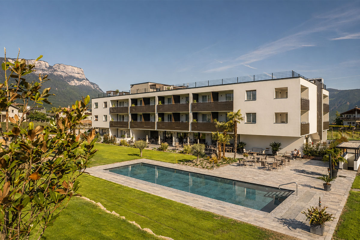 arredamento-esterni-hotel-cornelian-eppan-alto-adige-1 https://www.gruppo5.it/wp-content/uploads/2026/06/arredamento-esterni-hotel-cornelian-eppan-alto-adige-1.jpg