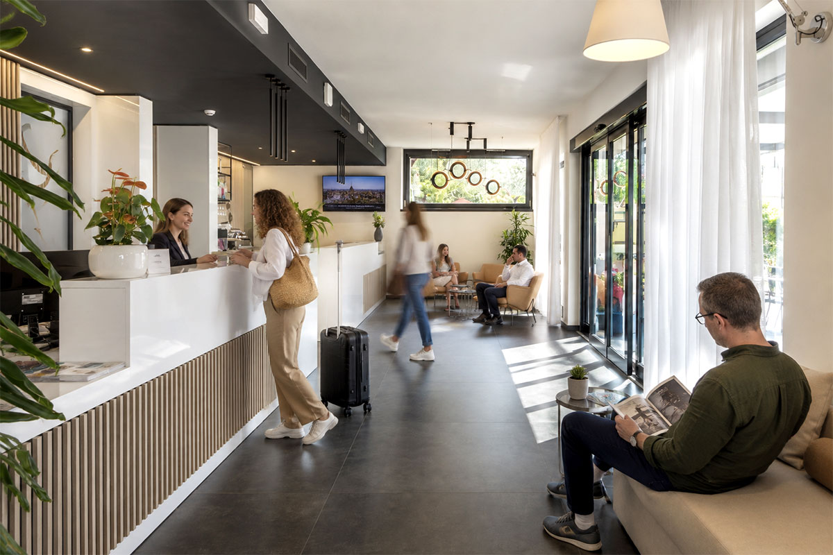 arredamento-reception-hotel-garni-selene-malcesine-5