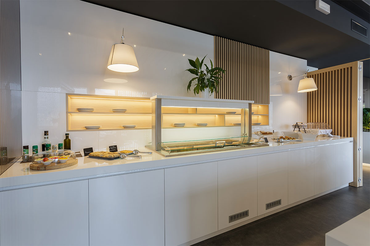 arredamento-sala-colazione-hotel-garni-selene-malcesine-1