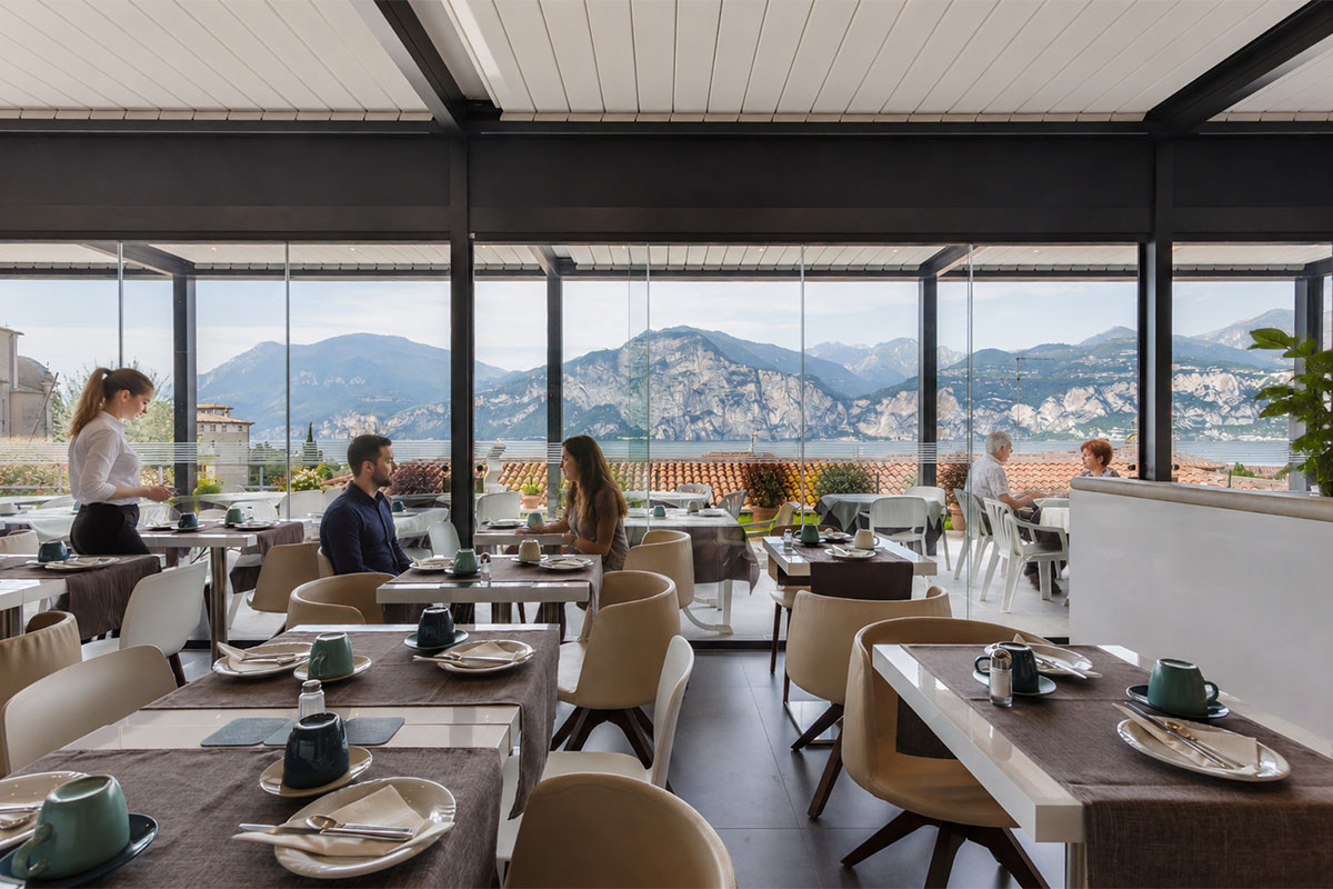 arredamento-sala-colazione-hotel-garni-selene-malcesine-4